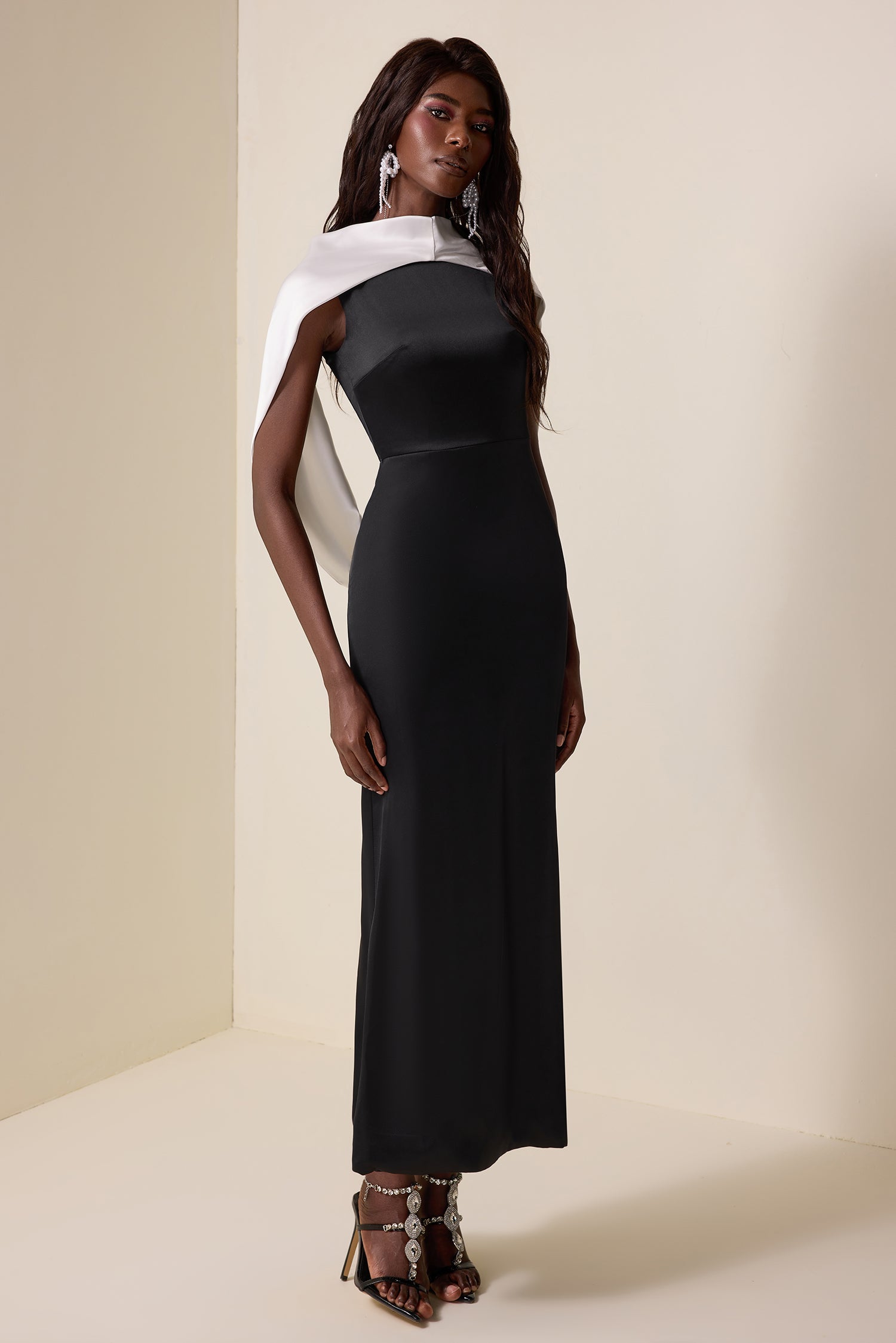 Solid Sleeveless Boat Neck Midi Dress