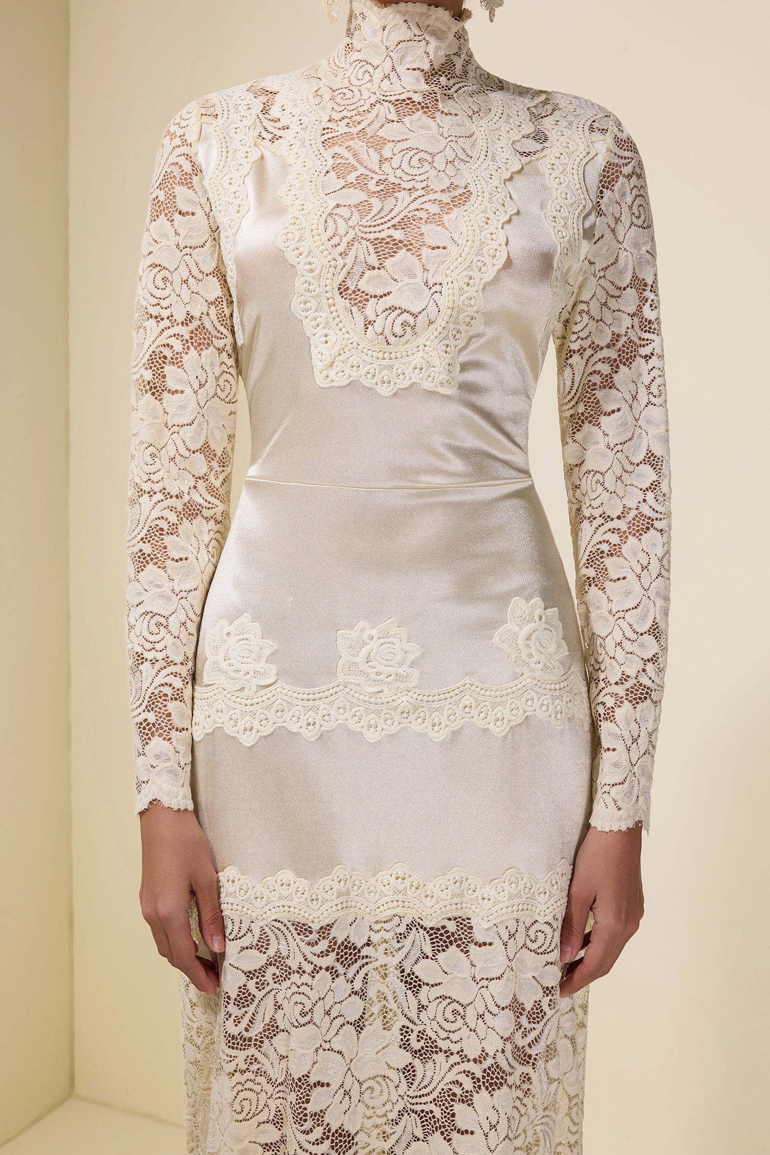 Lace Splicing Satin High Neck Maxi Dress