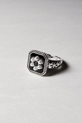 Flower Pattern Pearl Ring Set